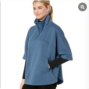 The North Face Slacker Short Sleeve Poncho Size S/M Blue‎